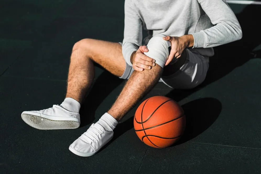 who-is-at-risk-of-rupturing-the-anterior-cruciate-ligament.webp